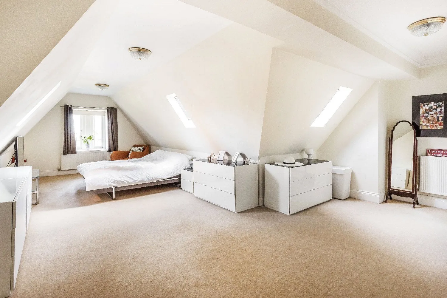 Hatchford Manor, Ockham Lane, KT11 photo 13