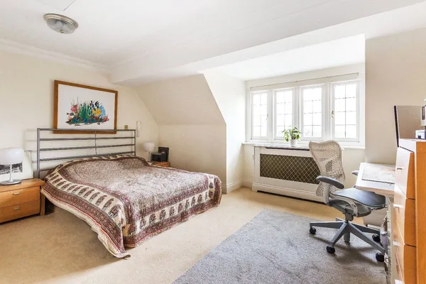 Hatchford Manor, Ockham Lane, KT11 photo 15