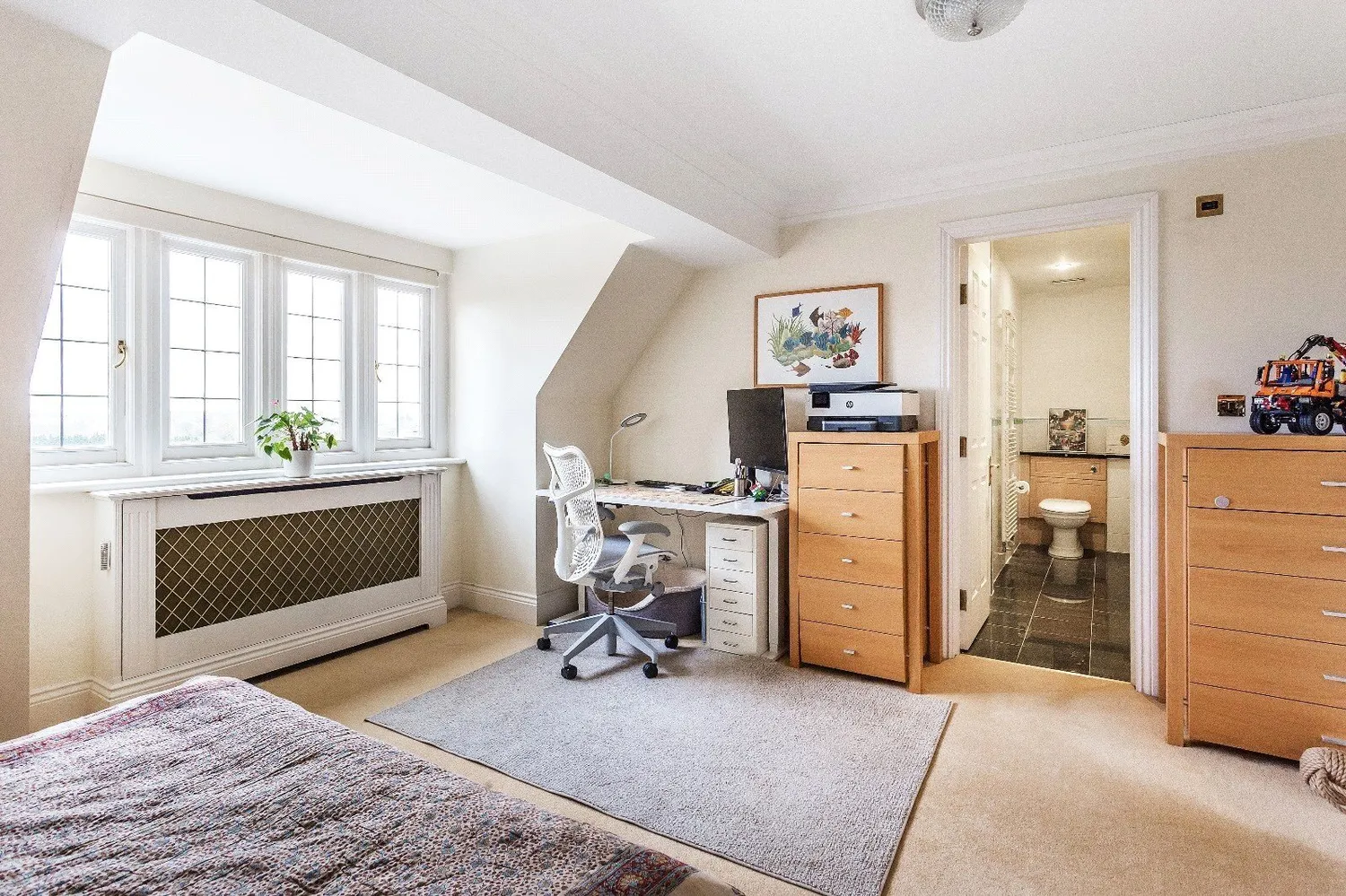 Hatchford Manor, Ockham Lane, KT11 photo 16