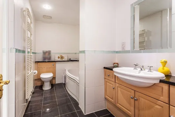 Hatchford Manor, Ockham Lane, KT11 photo 17