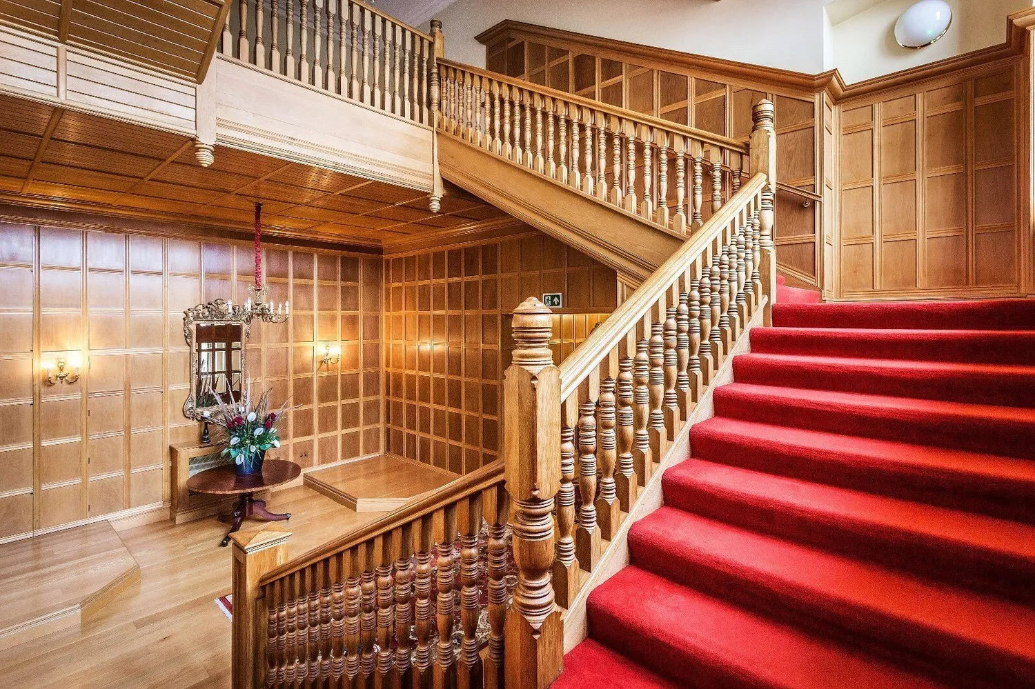 Hatchford Manor, Ockham Lane, KT11 photo 24