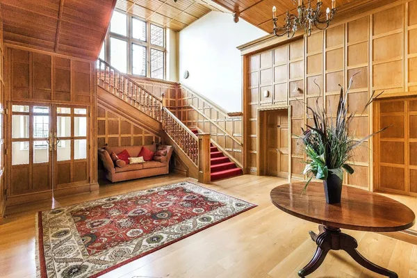 Hatchford Manor, Ockham Lane, KT11 photo 25