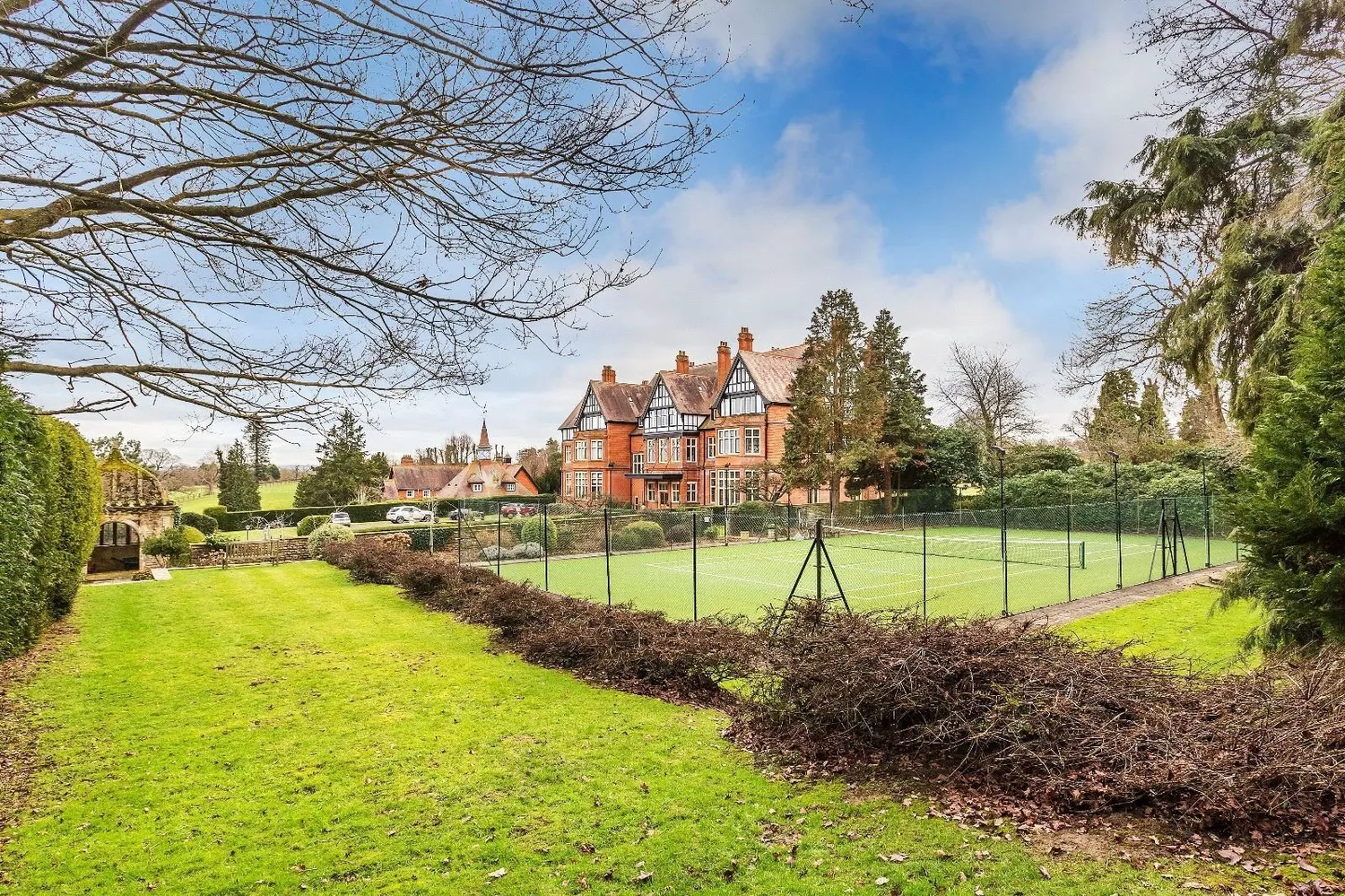 Hatchford Manor, Ockham Lane, KT11 photo 29