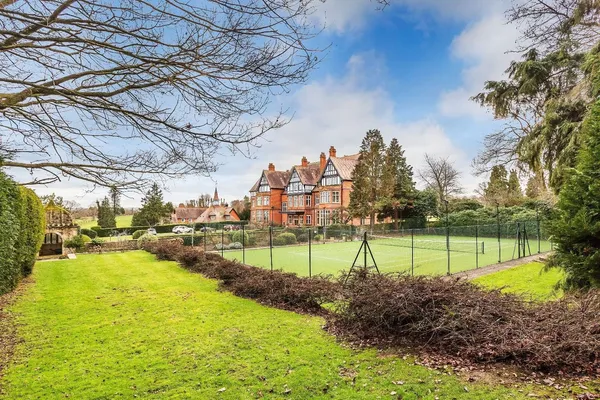 Hatchford Manor, Ockham Lane, KT11 photo 29