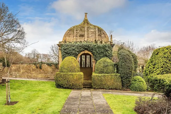 Hatchford Manor, Ockham Lane, KT11 photo 34