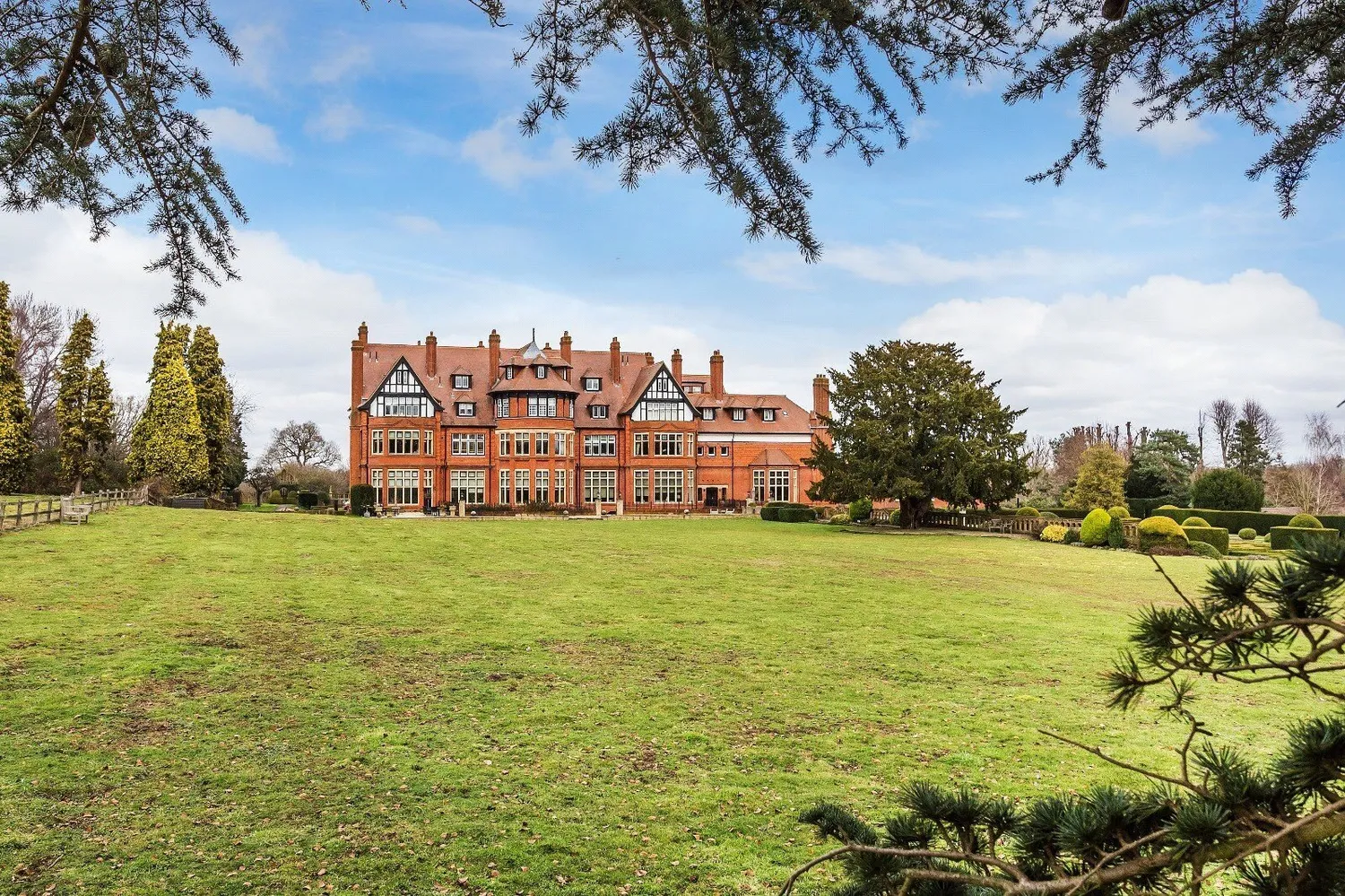 Hatchford Manor, Ockham Lane, KT11 photo 38