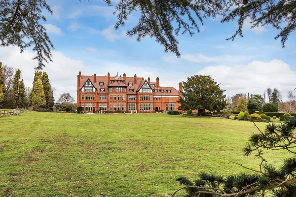 Hatchford Manor, Ockham Lane, KT11 photo 38