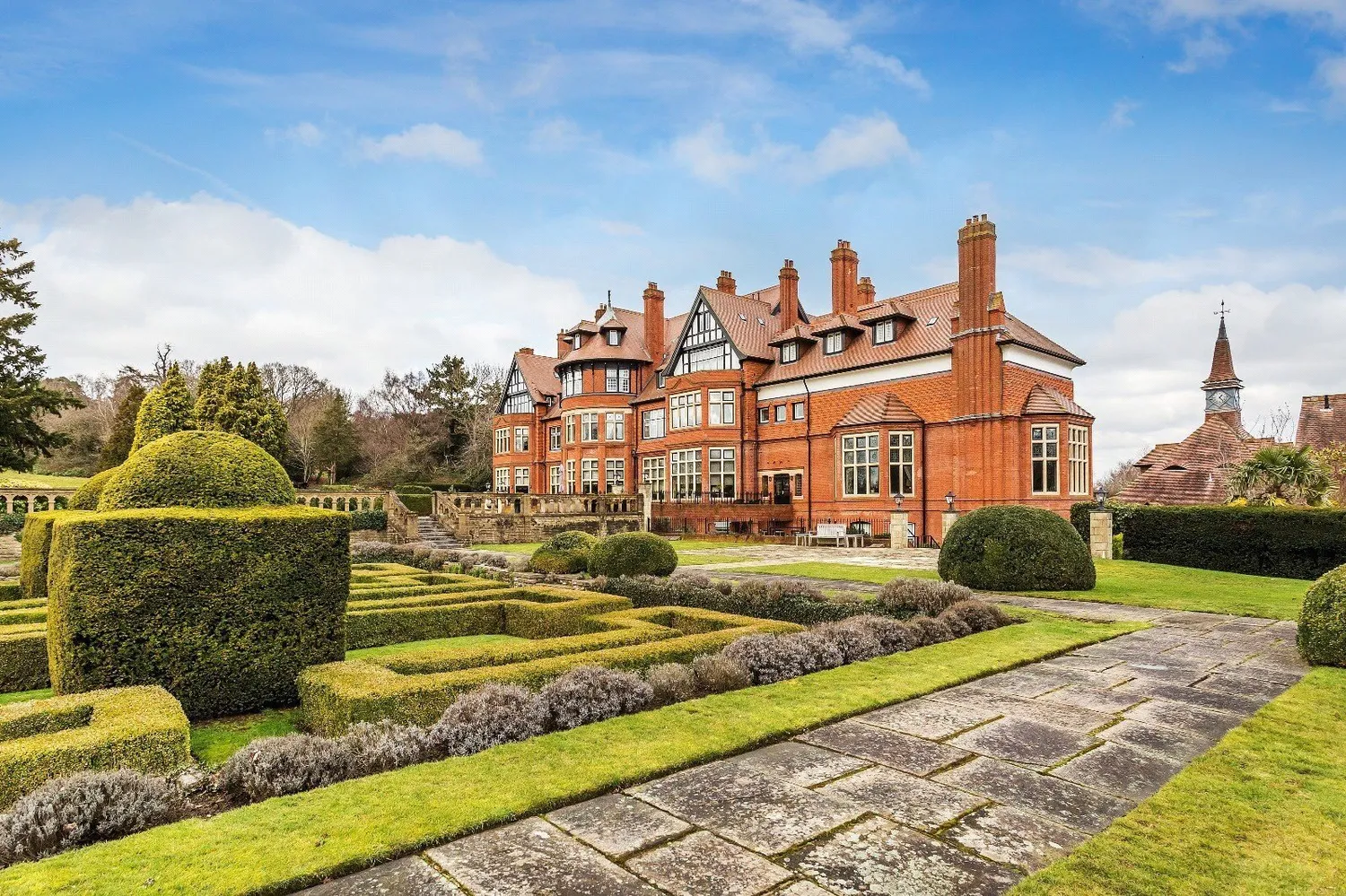 Hatchford Manor, Ockham Lane, KT11 photo 39