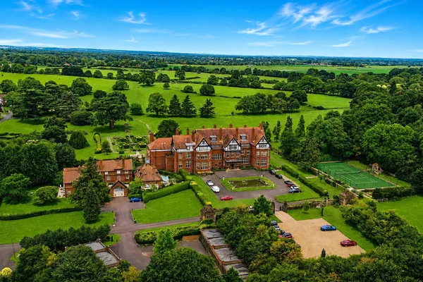 Hatchford Manor, Ockham Lane, KT11 photo 41