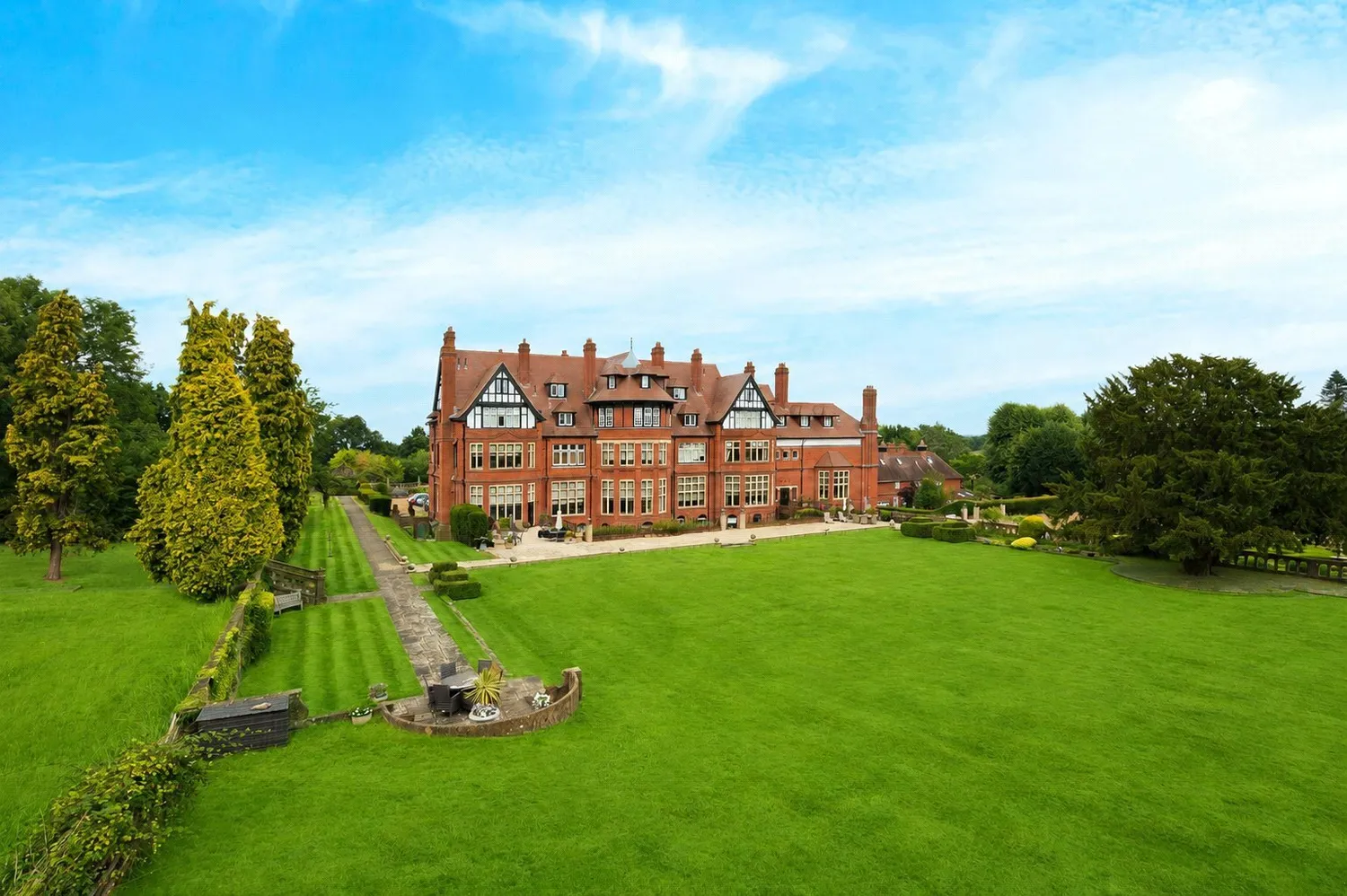 Hatchford Manor, Ockham Lane, KT11 photo 42