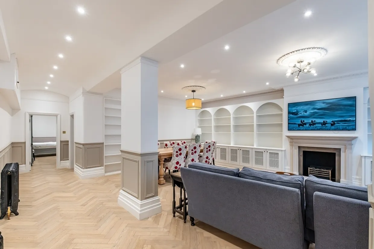 Cornwall Gardens London SW7 photo 1