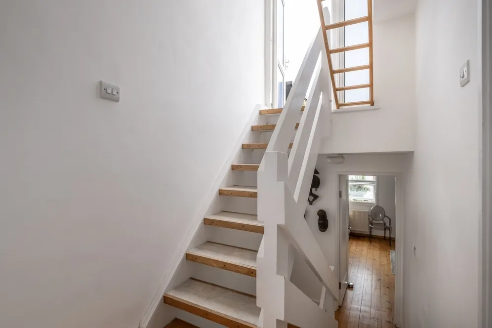 Meadow Close Richmond TW10 photo 7