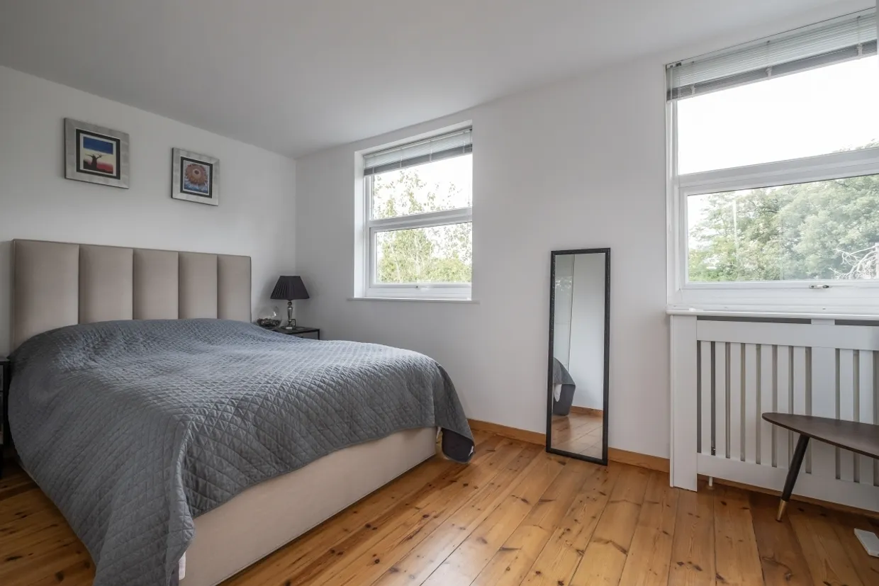 Meadow Close Richmond TW10 photo 9