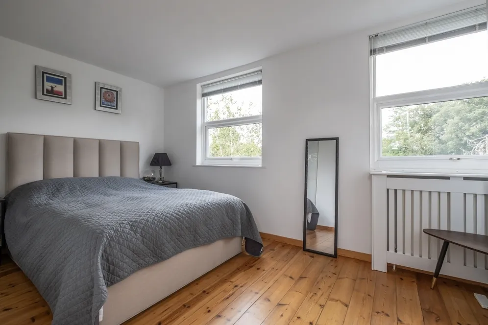 Meadow Close Richmond TW10 photo 9