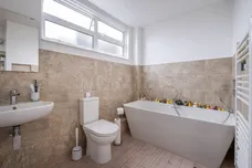 Meadow Close Richmond TW10 photo 15