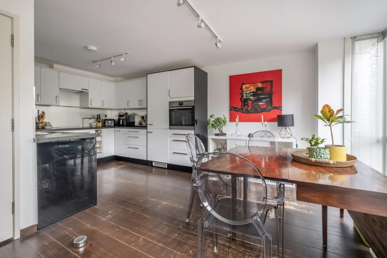 Meadow Close Richmond TW10 photo 17