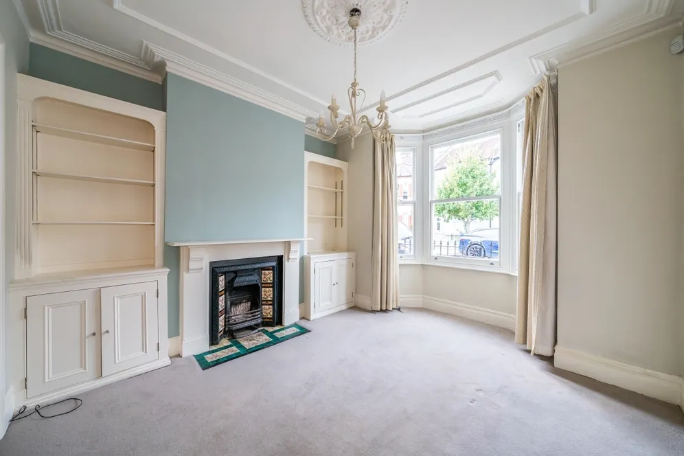 Tregarvon Road London SW11 photo 12