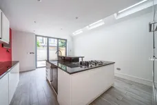 Tregarvon Road London SW11 photo 13