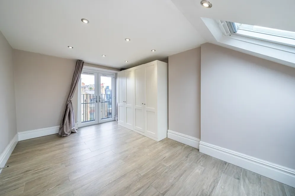 Tregarvon Road London SW11 photo 15