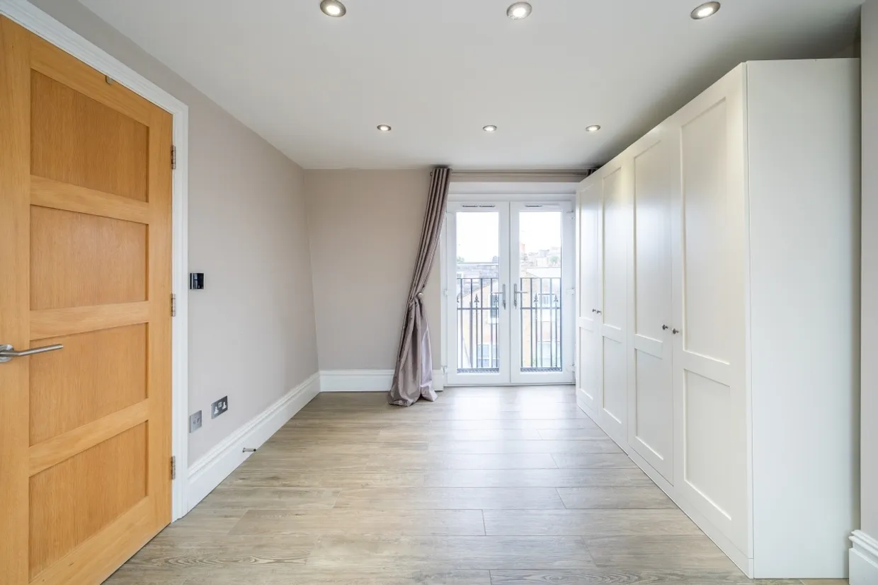 Tregarvon Road London SW11 photo 16