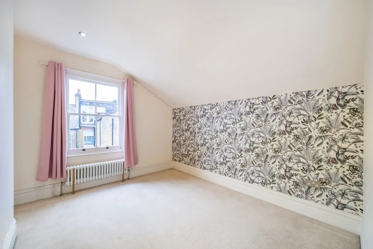 Tregarvon Road London SW11 photo 20