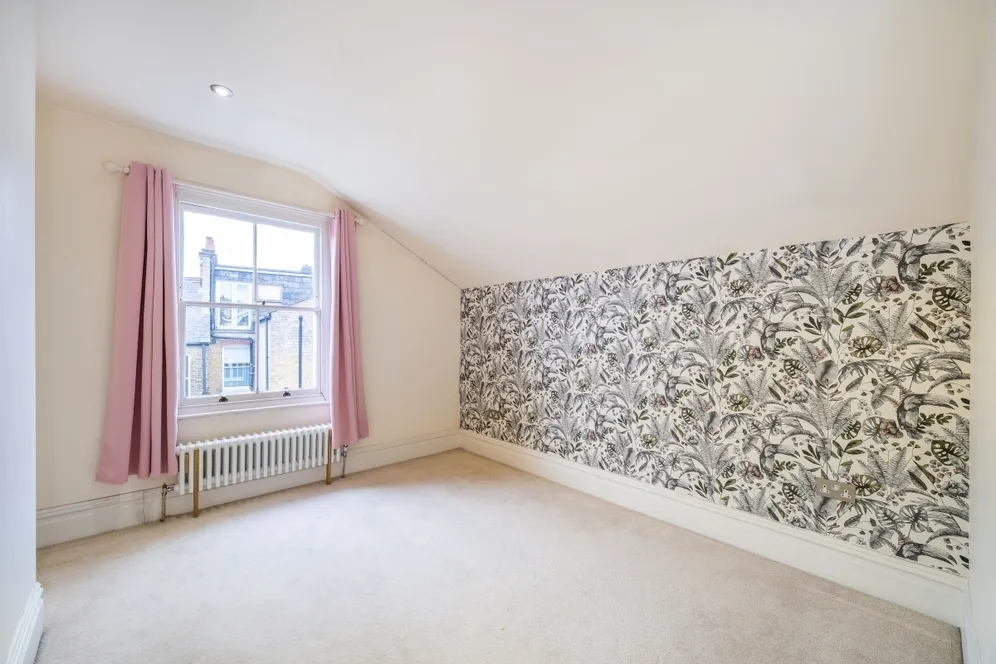 Tregarvon Road London SW11 photo 20