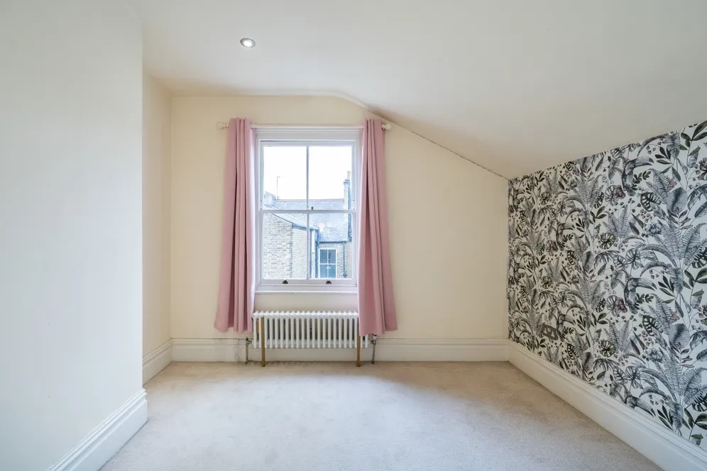 Tregarvon Road London SW11 photo 21