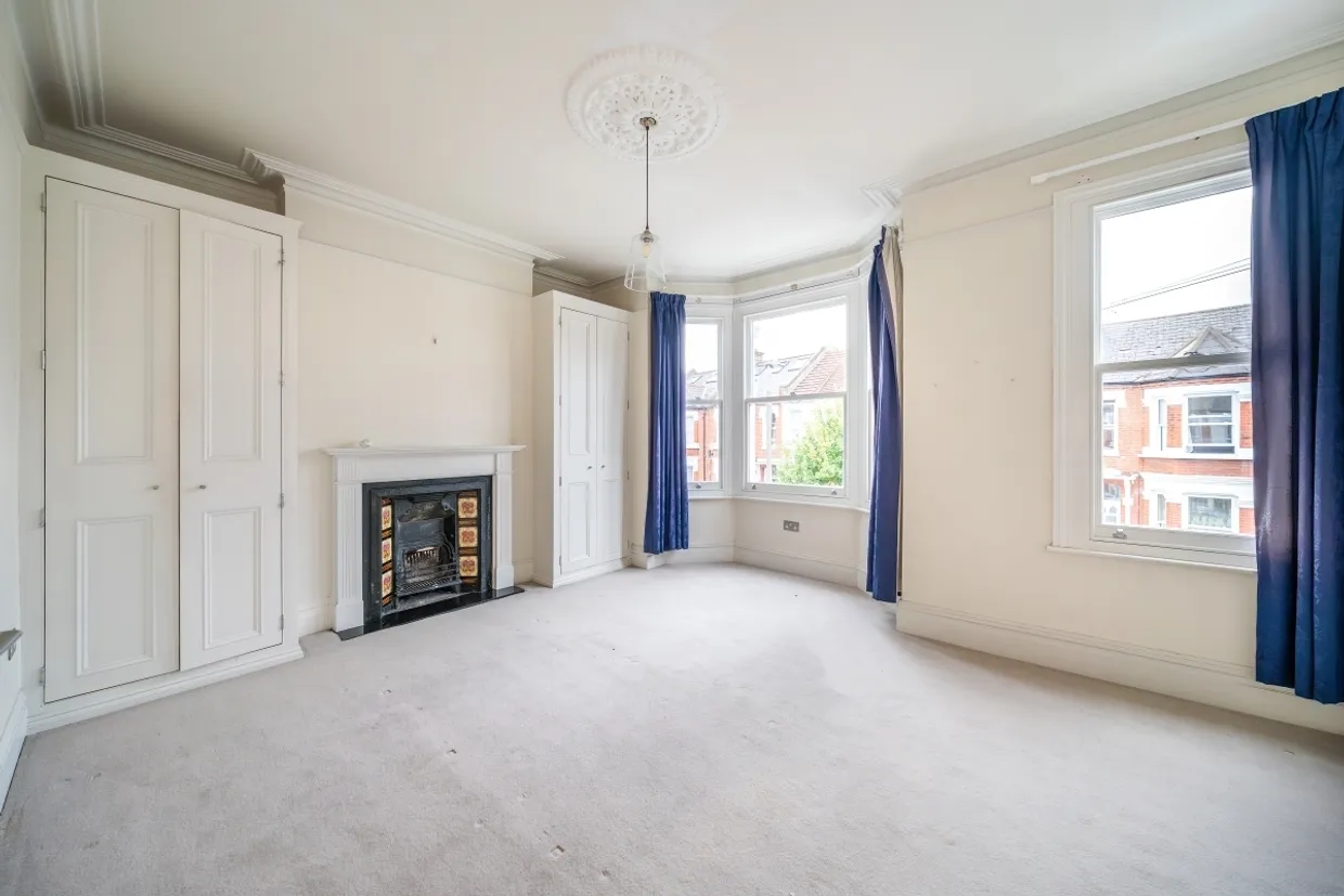 Tregarvon Road London SW11 photo 22