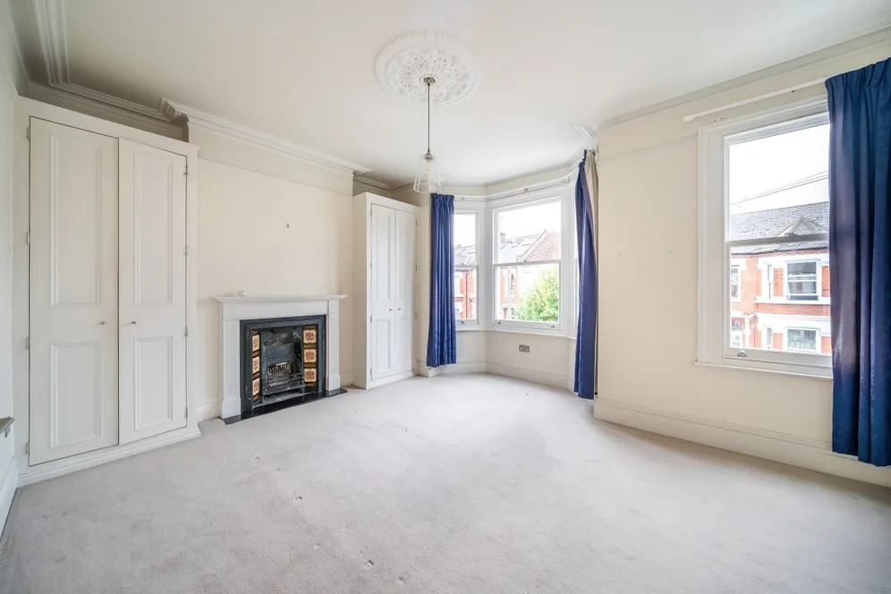 Tregarvon Road London SW11 photo 22