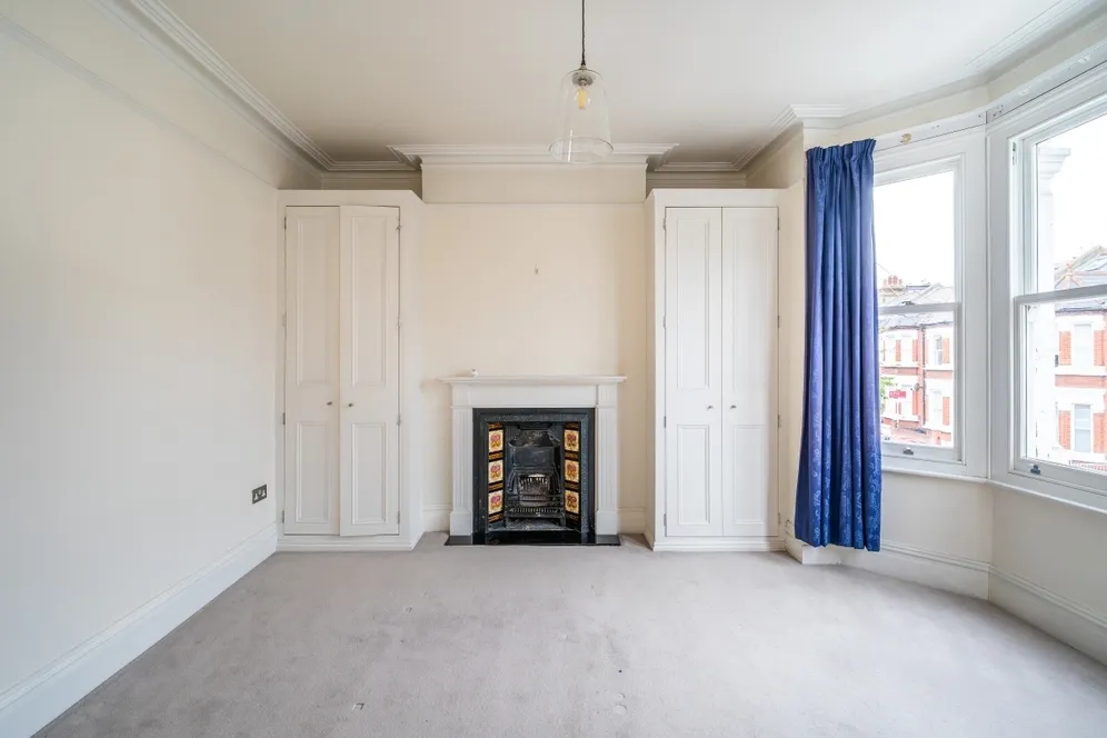Tregarvon Road London SW11 photo 23