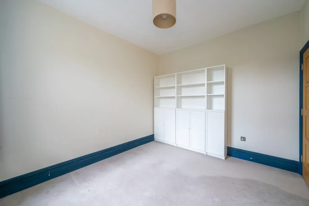 Tregarvon Road London SW11 photo 25