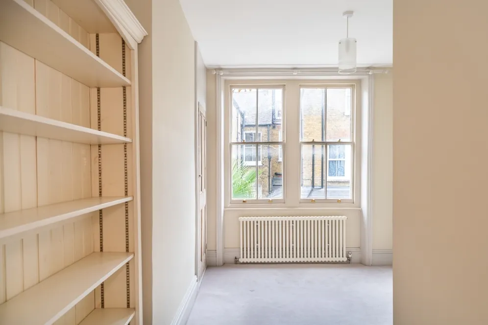Tregarvon Road London SW11 photo 27