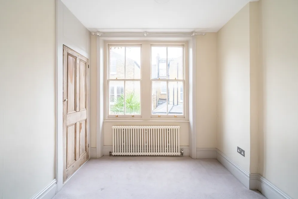 Tregarvon Road London SW11 photo 29