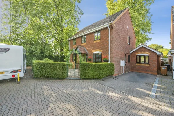 Reid Close, Burntwood, Staffordshire,...