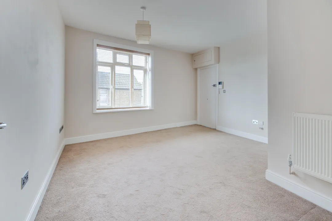 https://mr0.homeflow-assets.co.uk/files/photo/image/48154/3839/_x_/24016_EA_RL_12567733_IMG_3.jpg