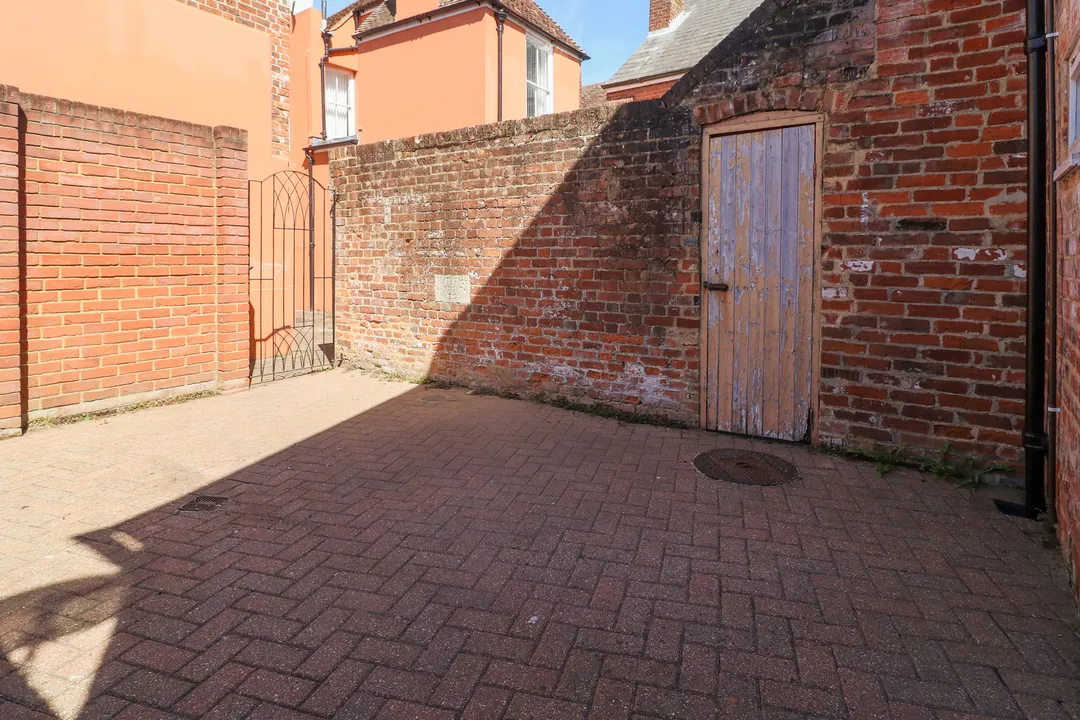 https://mr0.homeflow-assets.co.uk/files/photo/image/48154/4325/_x_/24016_EA_RL_12568565_IMG_8.jpg