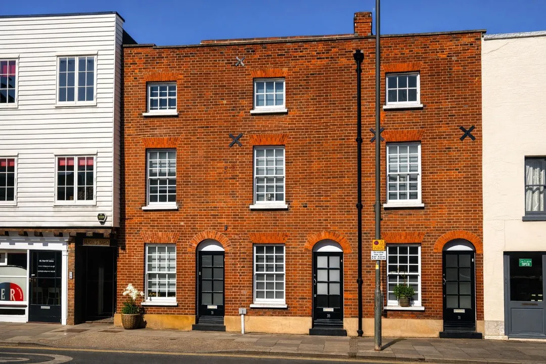 https://mr0.homeflow-assets.co.uk/files/photo/image/48154/4346/_x_/24016_EA_RL_12824113_IMG_0.jpg