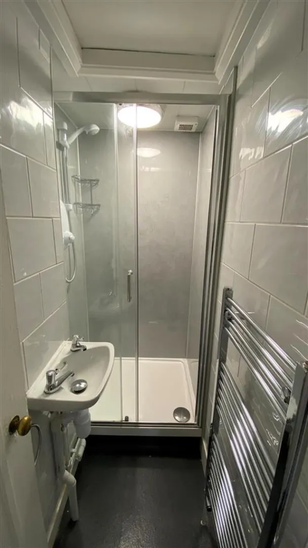 https://mr0.homeflow-assets.co.uk/files/photo/image/48154/4400/_x_/24016_rdhacb_700173452_IMG_10.jpg