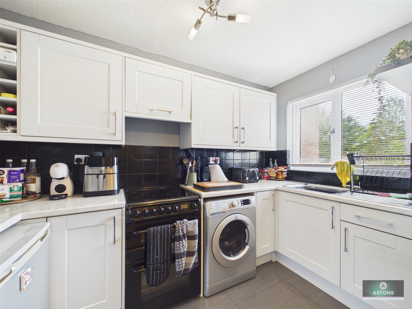 Prestwick Close, Ifield, Crawley Image 2