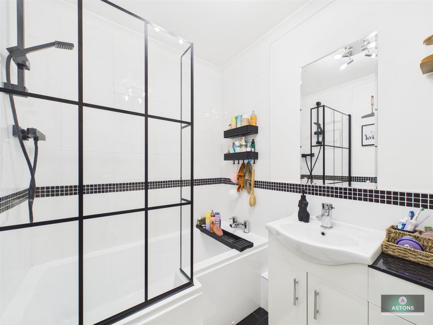 Prestwick Close, Ifield, Crawley Image 8