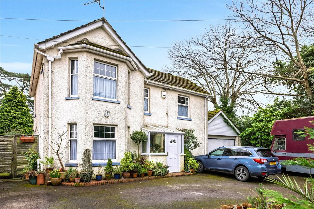 Glenwood Road, West Moors, Ferndown, Dorset, BH22