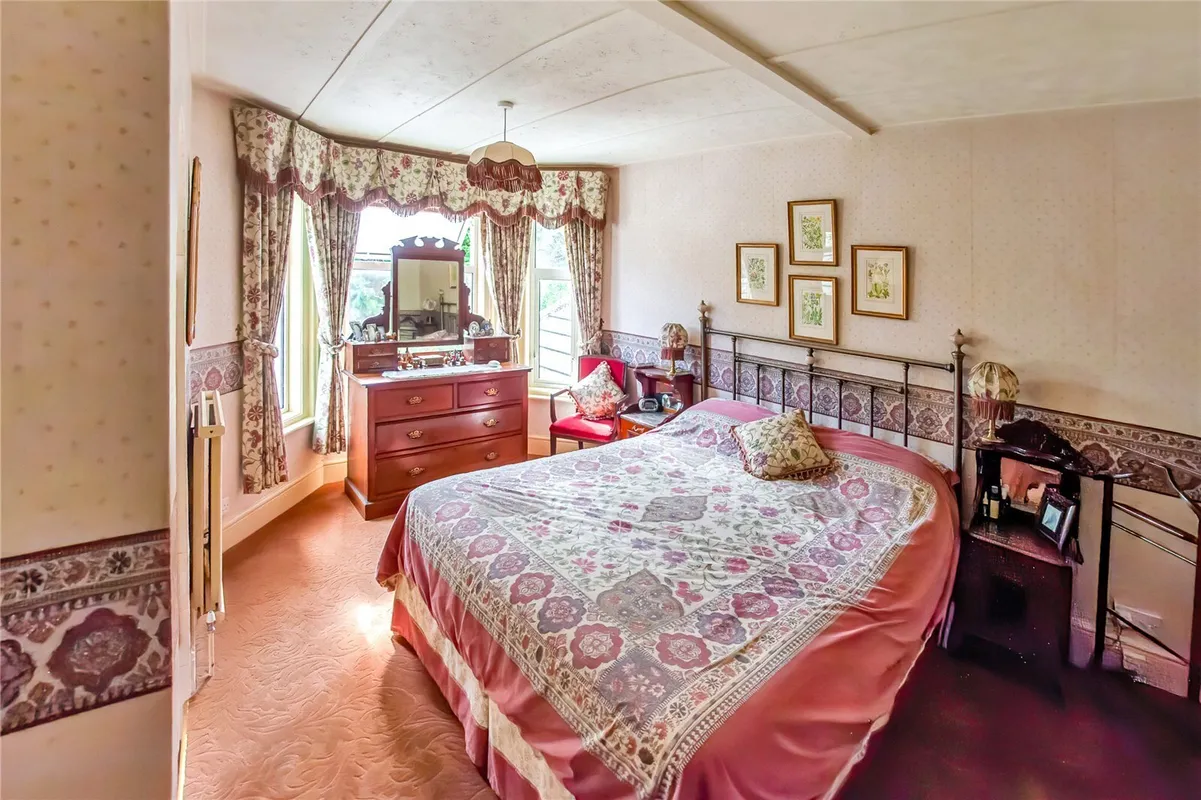 Glenwood Road, West Moors, Ferndown, Dorset, BH22
