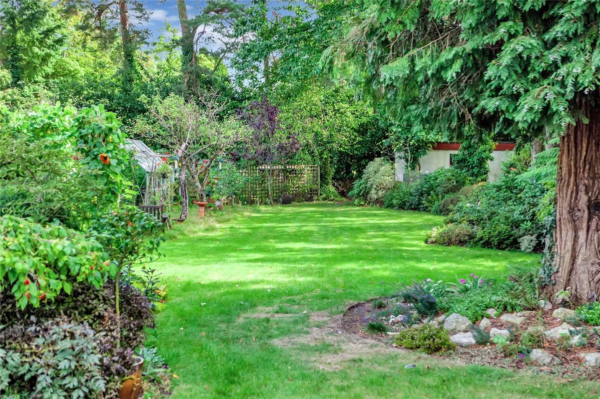 Glenwood Road, West Moors, Ferndown, Dorset, BH22