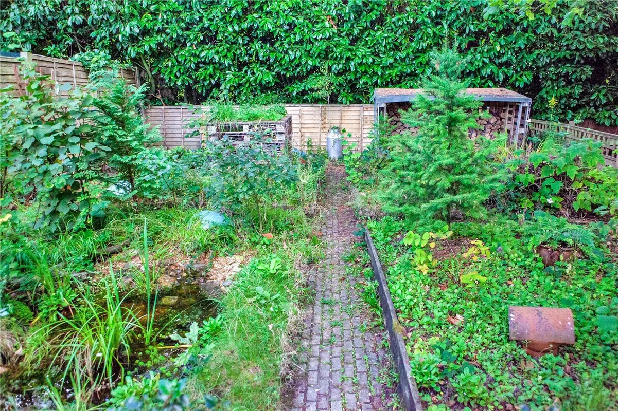 Glenwood Road, West Moors, Ferndown, Dorset, BH22