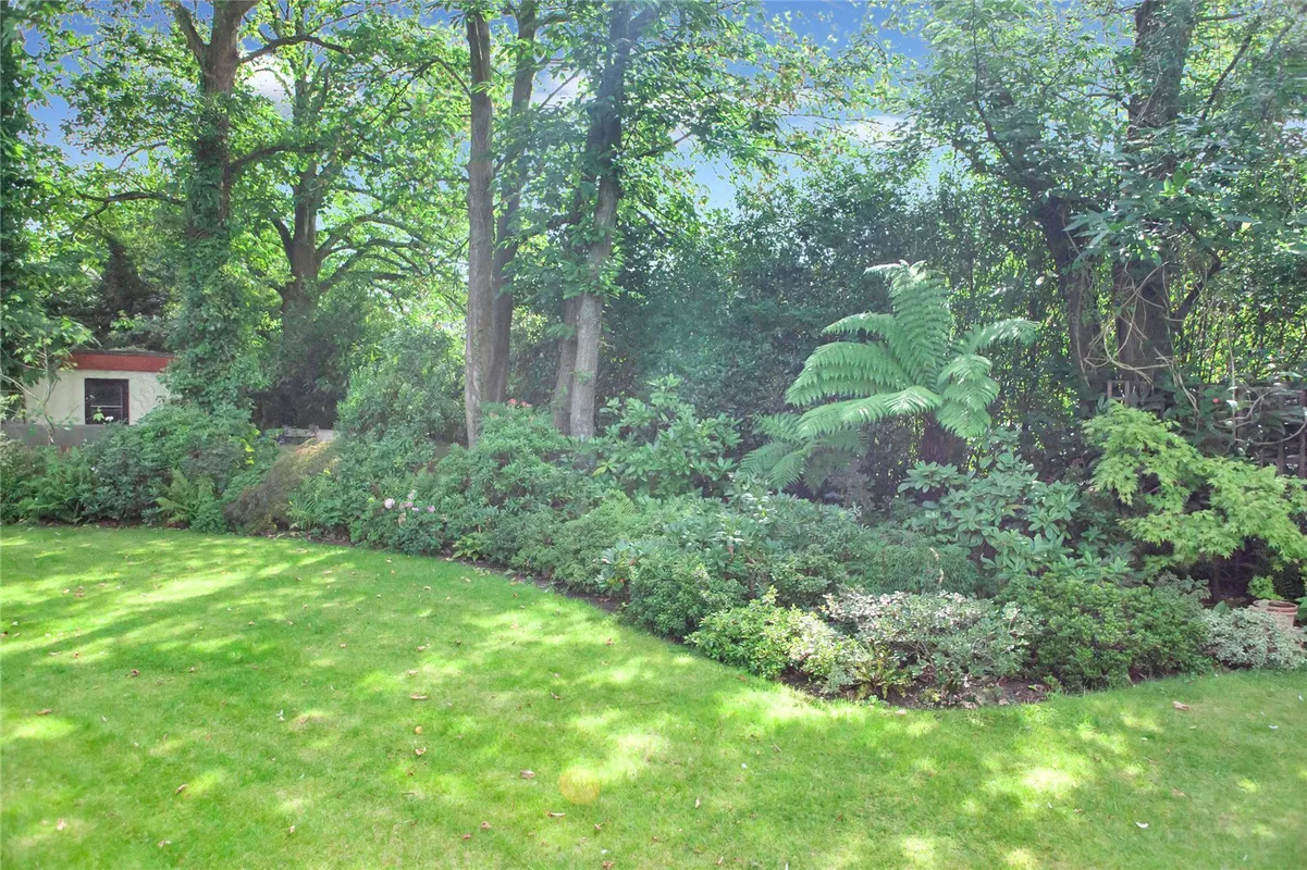 Glenwood Road, West Moors, Ferndown, Dorset, BH22
