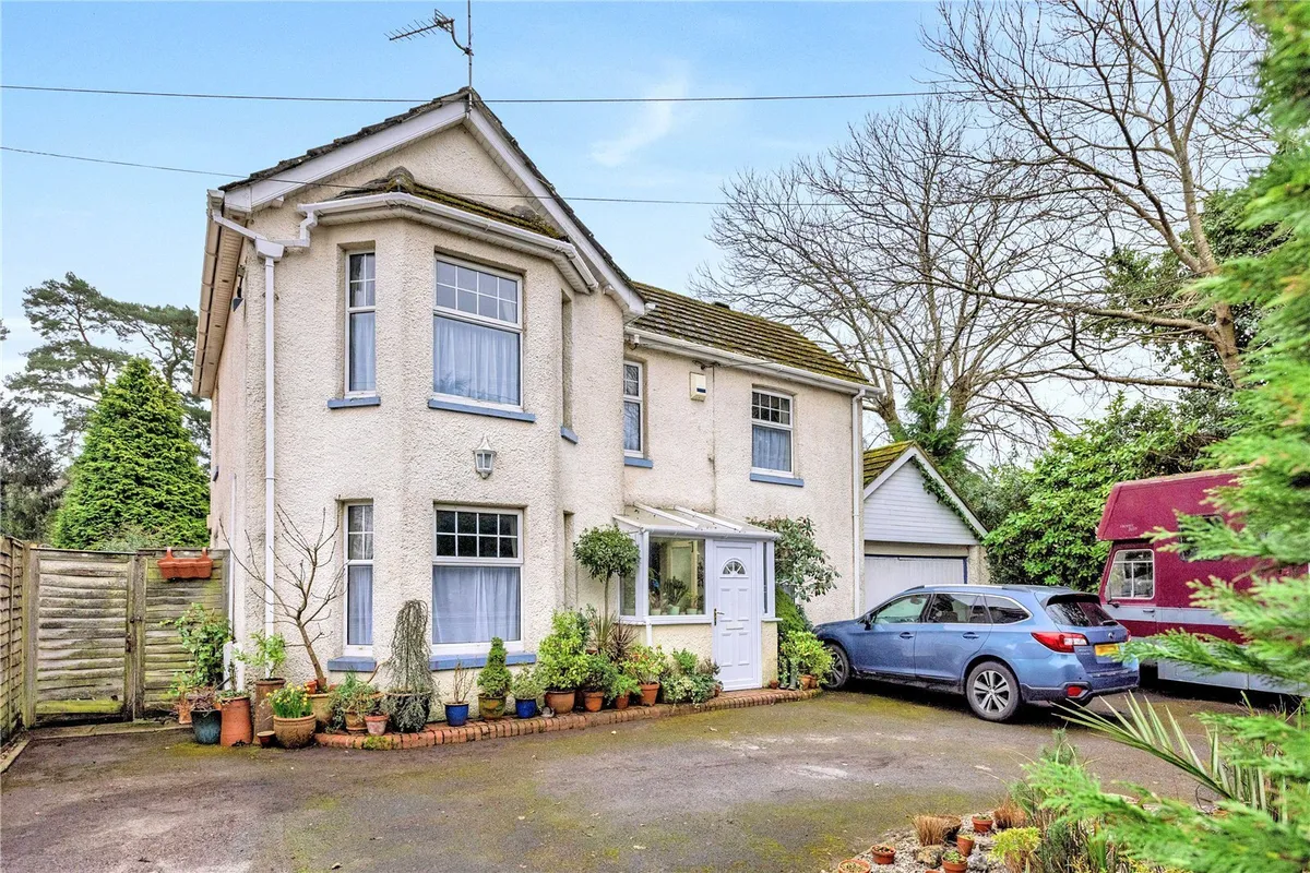 Glenwood Road, West Moors, Ferndown, Dorset, BH22