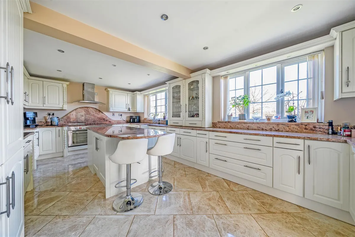 Price Range £1.2m-£1.25m | rural mid Kent