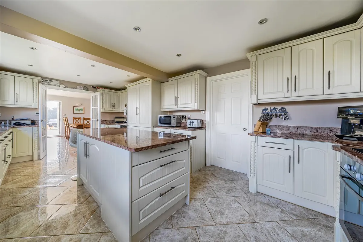 Price Range £1.2m-£1.25m | rural mid Kent