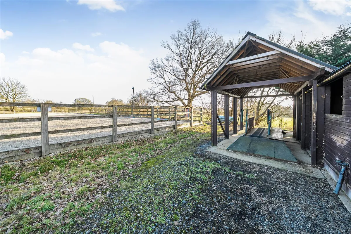 Price Range £1.2m-£1.25m | rural mid Kent