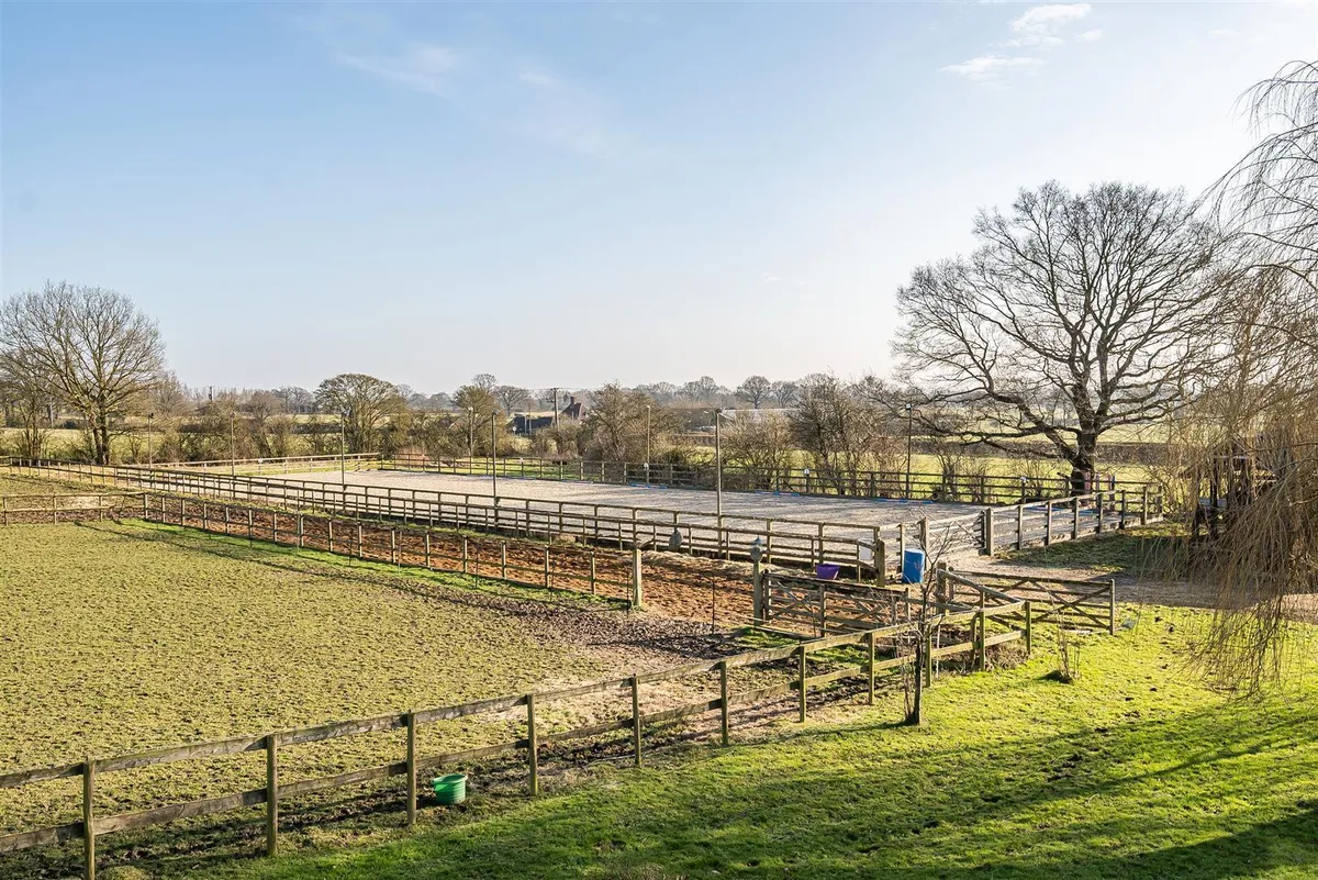 Price Range £1.2m-£1.25m | rural mid Kent